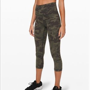 Euc lululemon camo wunder under crops
